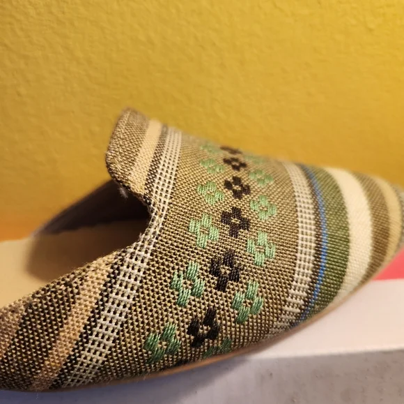 NIB Issac Mizrahi Slide-on Shoes, Size 7 - Picture 4 of 7